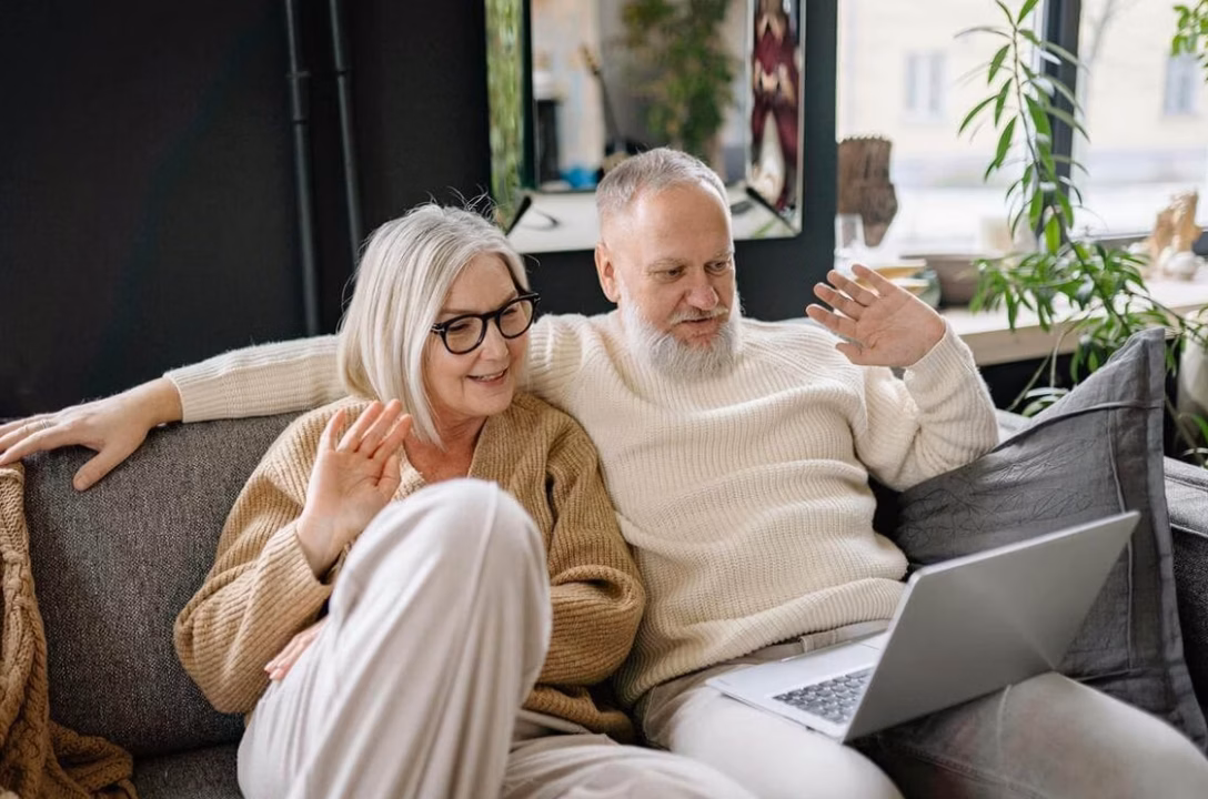 La première génération à vieillir connectée : un voyage inédit vers l&rsquo;inconnu numérique